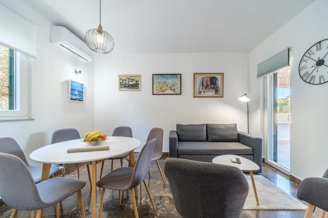 Ferienwohnung Atj House Supetar Exterior foto